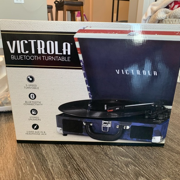 Victorla Bluetooth Turntable - Picture 1 of 5